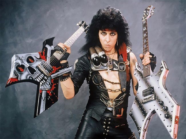 Смешные фотографии метал-групп из прошлого, которые выглядят просто фантастически нелепо в своих странных нарядах Смешные фотографии метал-групп, нелепые фотографии метал-групп, странные наряды метал-групп