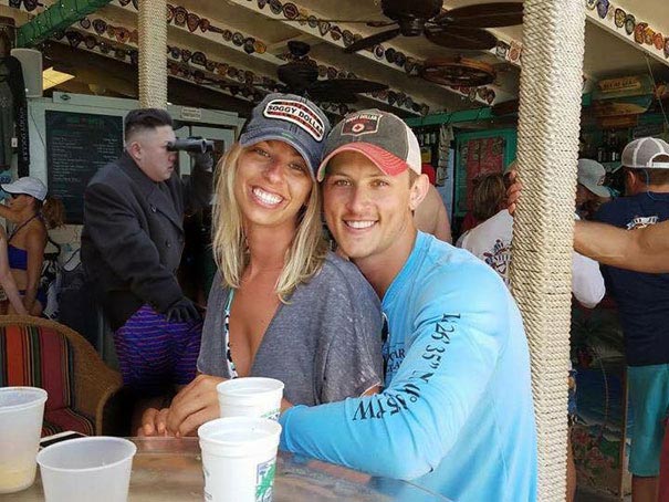 пара попросила убрать пузатого мужика с фото, пузатый мужик фотожабы