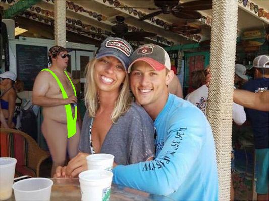 пара попросила убрать пузатого мужика с фото, пузатый мужик фотожабы