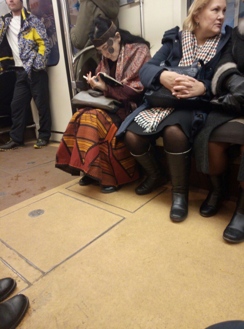 мода петербургского метро, мода метро, модники в транспорте, странные пассажиры метро 