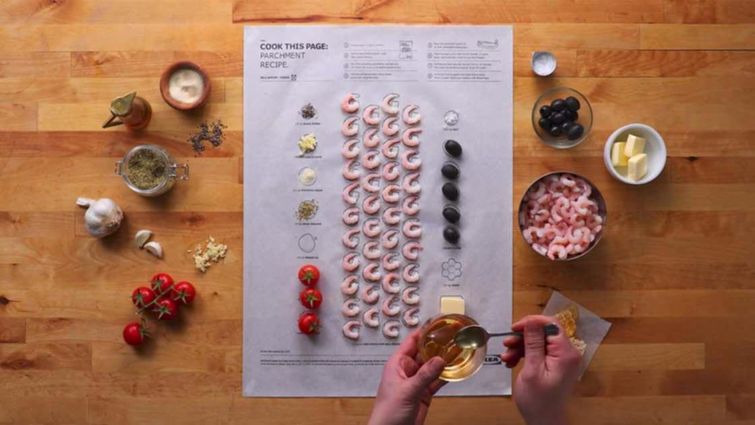 IKEA придумала плакаты для приготовления пищи, на которые реально нужно складывать продукты Cook this Page, Приготовь эту страницу, кулинарная книга IKEA, книга IKEA продукты на страницах