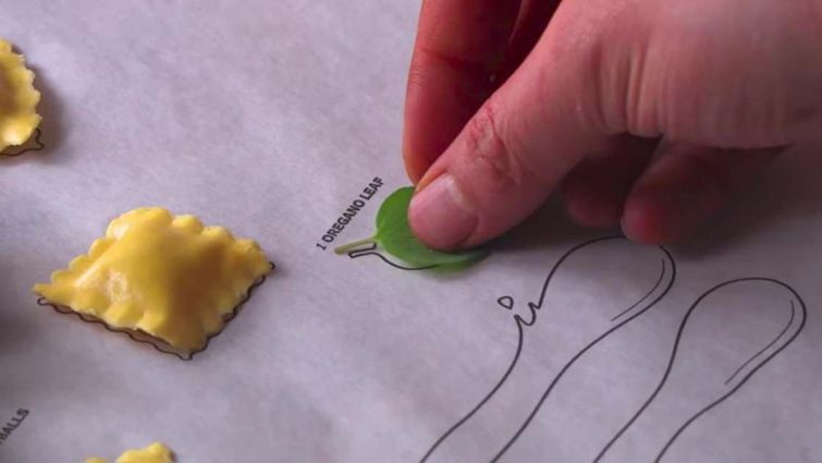 IKEA придумала плакаты для приготовления пищи, на которые реально нужно складывать продукты Cook this Page, Приготовь эту страницу, кулинарная книга IKEA, книга IKEA продукты на страницах