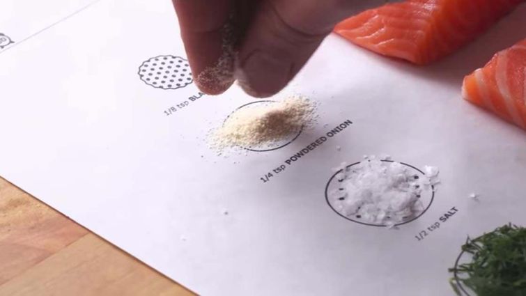 IKEA придумала плакаты для приготовления пищи, на которые реально нужно складывать продукты Cook this Page, Приготовь эту страницу, кулинарная книга IKEA, книга IKEA продукты на страницах