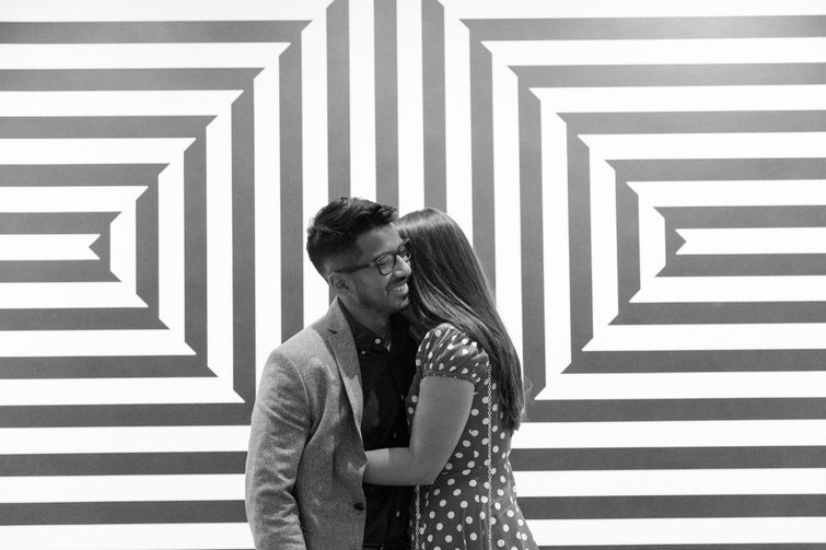 предложение в музее, незаконно повесил картину в музее, сделал предложение в музее, истории в музеях, случаи в музеях