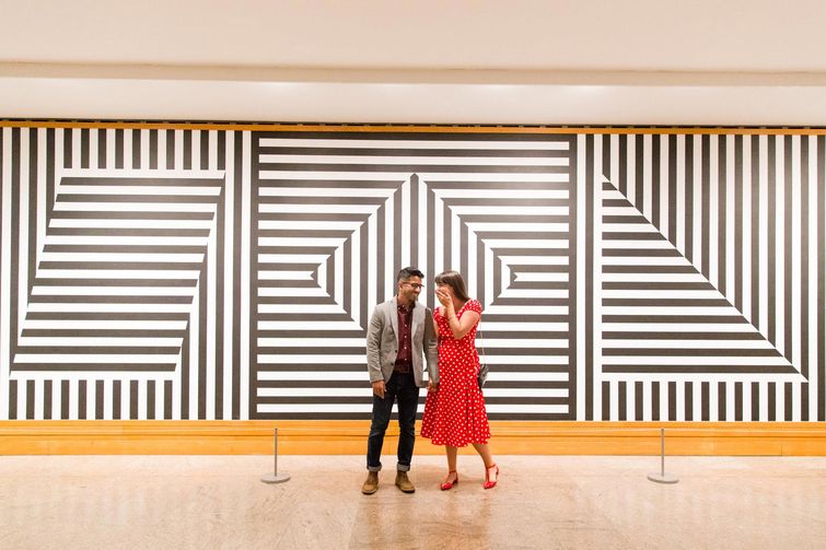 предложение в музее, незаконно повесил картину в музее, сделал предложение в музее, истории в музеях, случаи в музеях