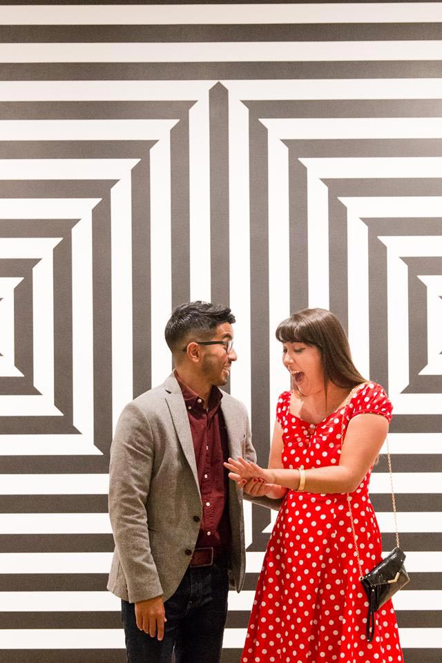 предложение в музее, незаконно повесил картину в музее, сделал предложение в музее, истории в музеях, случаи в музеях