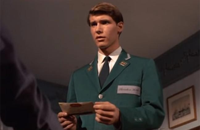 знаменитые актёры в массовке, звёзды которые снимались в массовке 