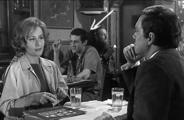 знаменитые актёры в массовке, звёзды которые снимались в массовке 