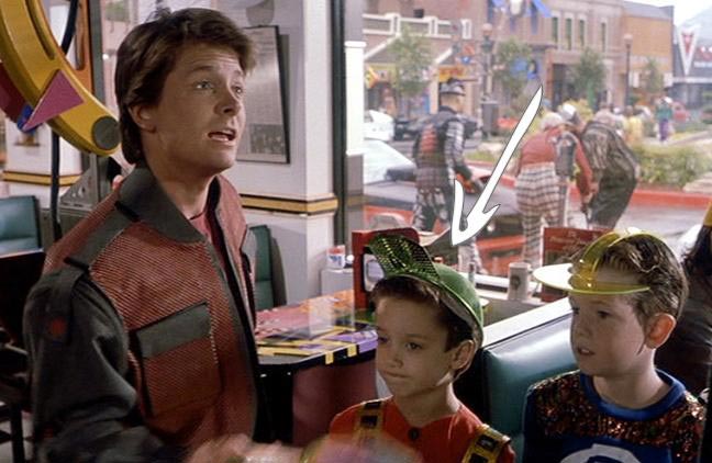 знаменитые актёры в массовке, звёзды которые снимались в массовке 