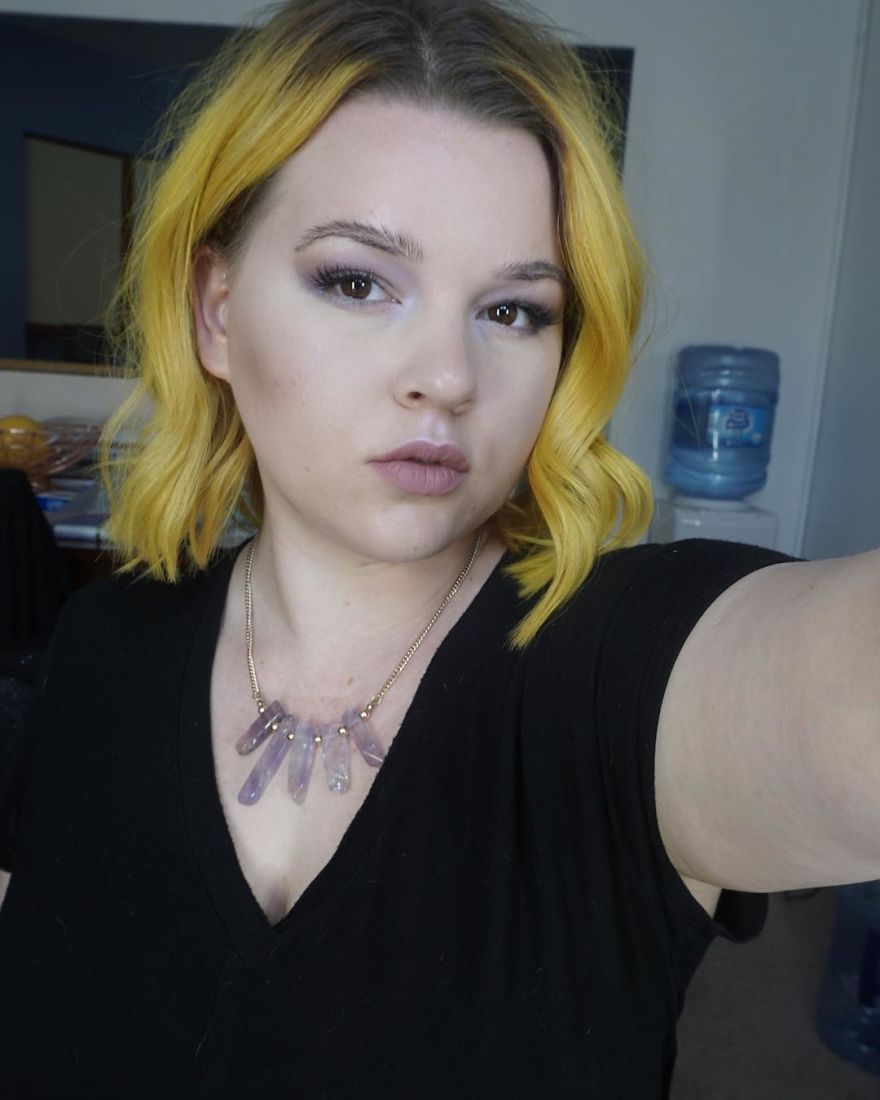 Брови в форме перьев, брови перья