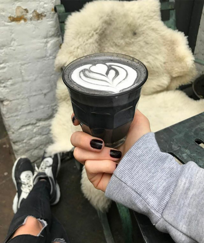 goth latte, готичное латте, латте с активированным углём