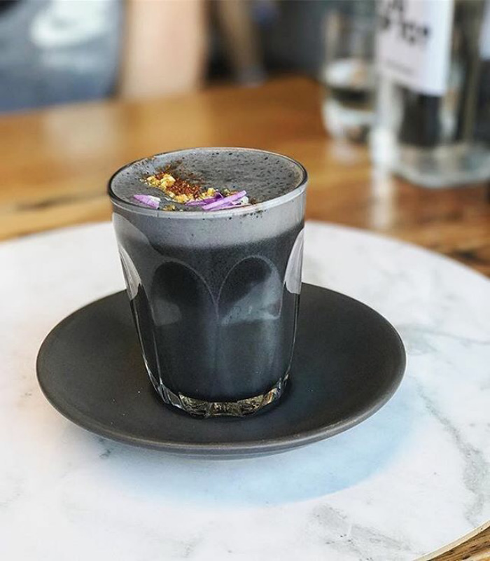 goth latte, готичное латте, латте с активированным углём