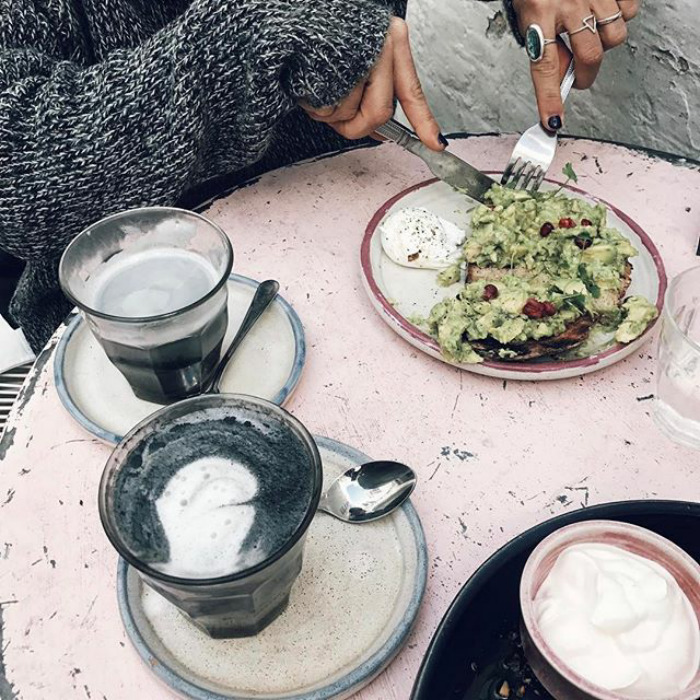 goth latte, готичное латте, латте с активированным углём