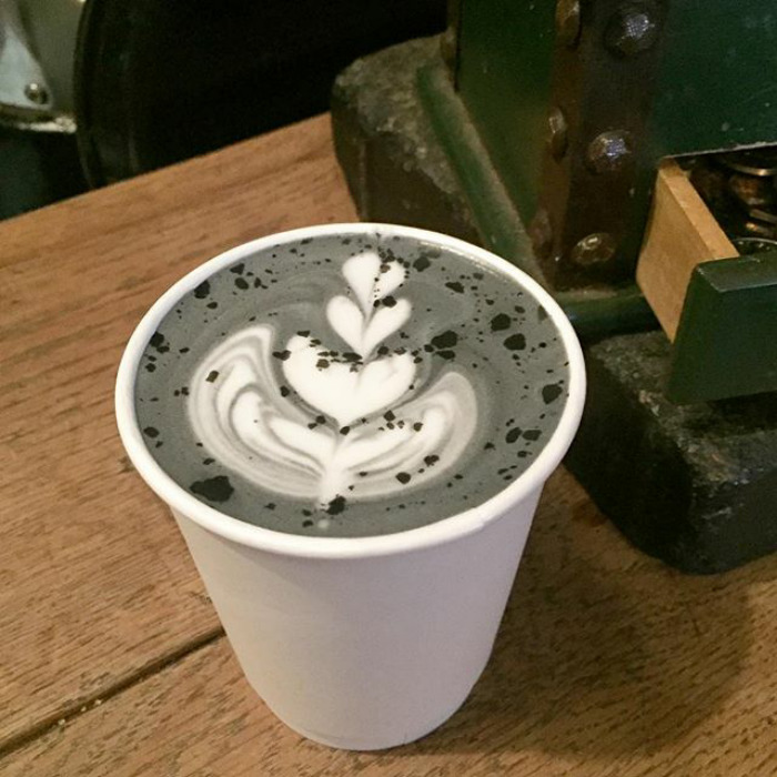 goth latte, готичное латте, латте с активированным углём