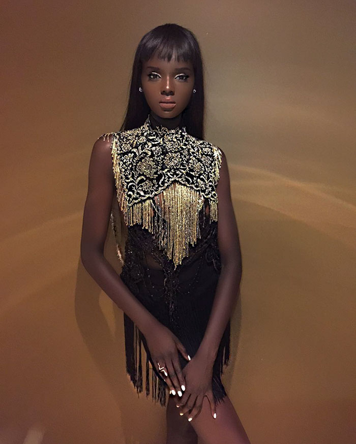 Даки Тот  модель, модель похожая на куклу Барби, Duckie Thot
