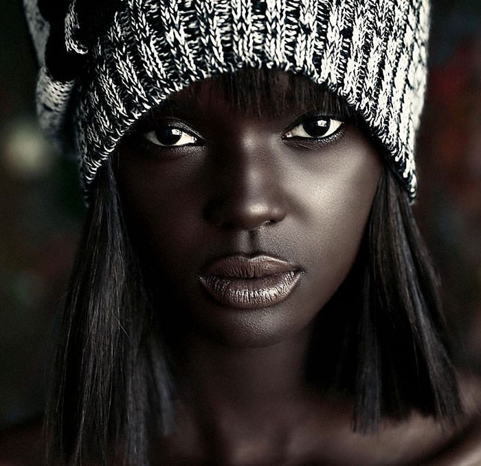 Даки Тот  модель, модель похожая на куклу Барби, Duckie Thot
