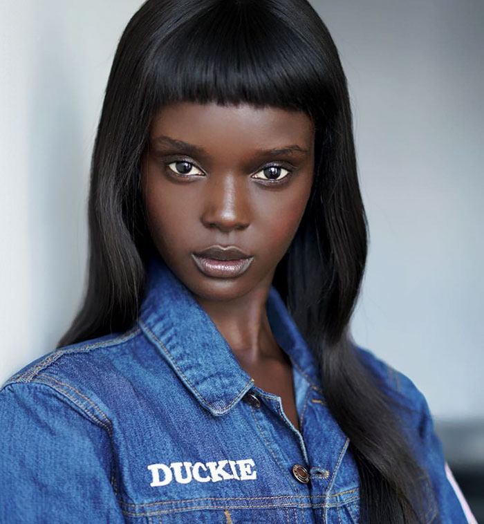 Даки Тот  модель, модель похожая на куклу Барби, Duckie Thot