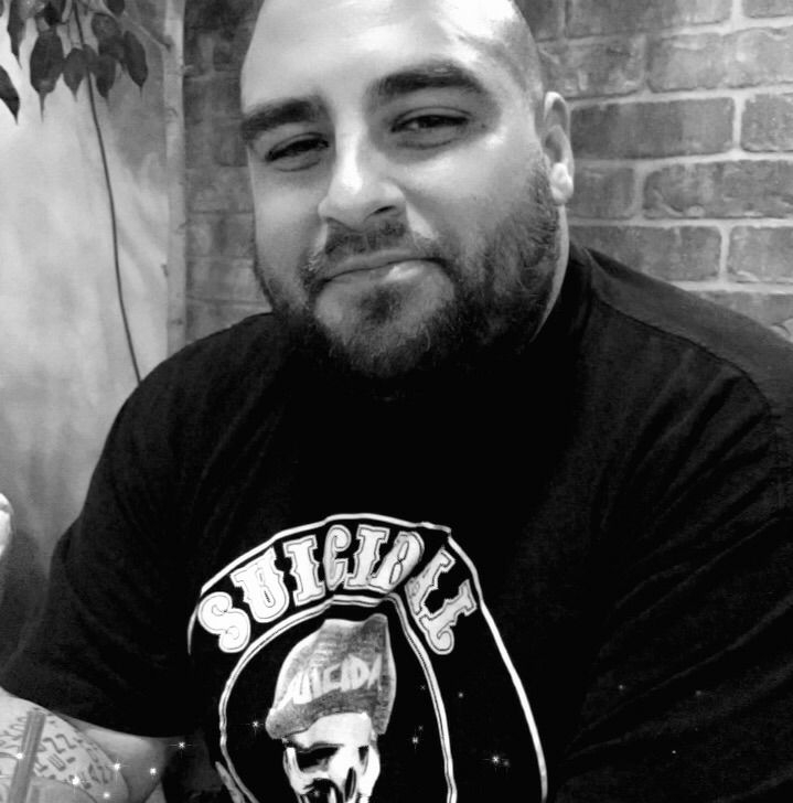 Реально жёсткая судорога в ноге этого мужчины выглядит как Чужой, пытающийся вырваться наружу судорога в ноге, судорога в ноге видео, сильная судорога в ноге