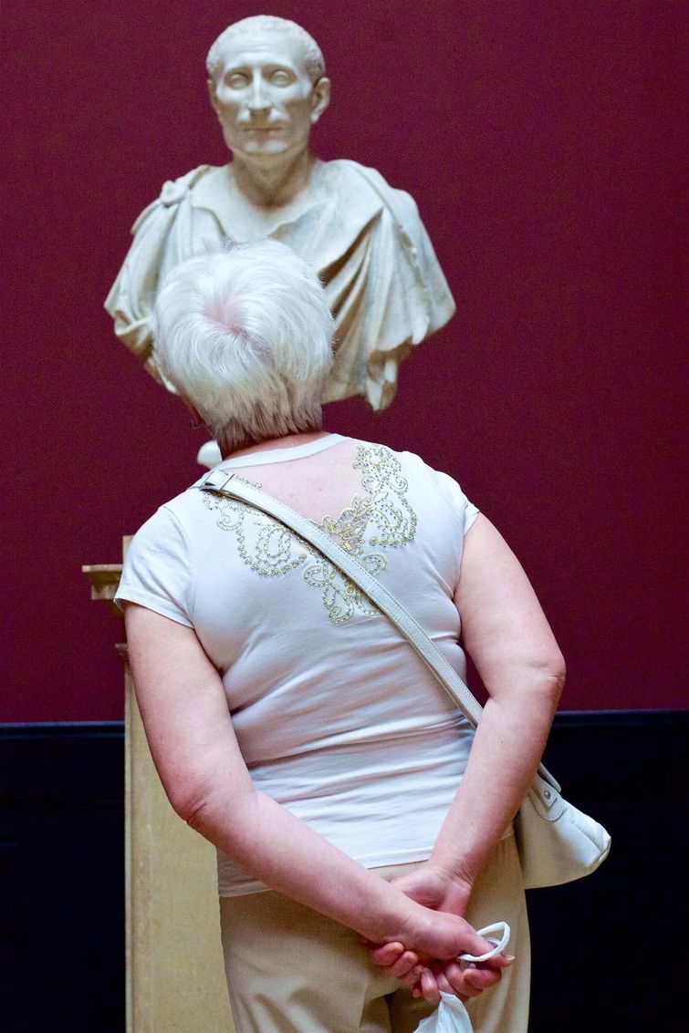 сходство между картинами и посетителями, картины музеев посетители, похожи друг на друга