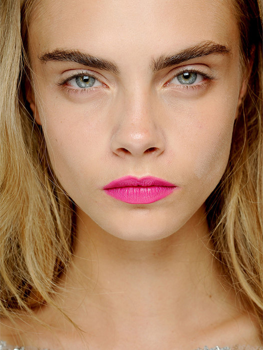 брови как у кары делевинь, знаменитости с бровями кары делевинь