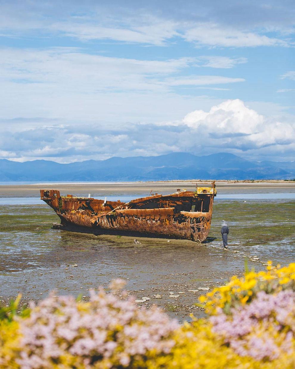 Гэндальф покажет или фантастическая красота Новой Зеландии в стиле «Властелина колец» Гэндальф покажет, красота Новой Зеландии Гэндальф, путешественник в костюме Гэндальфа