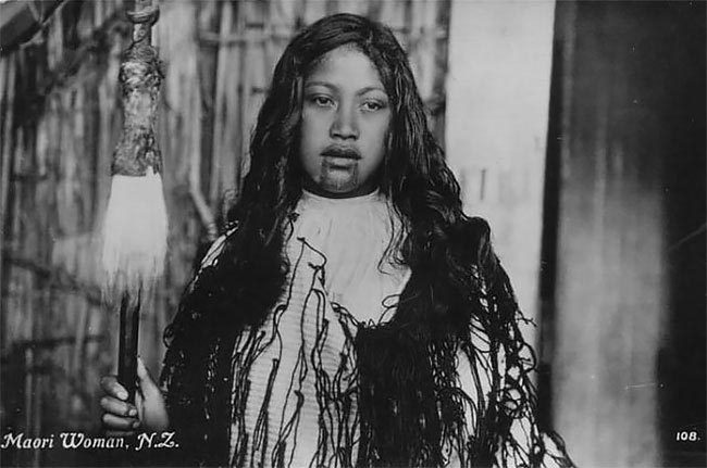 портреты женщин маори, женщины маори с татуировками на подбородках, моко кауаэ