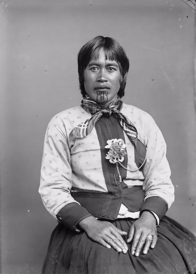 портреты женщин маори, женщины маори с татуировками на подбородках, моко кауаэ