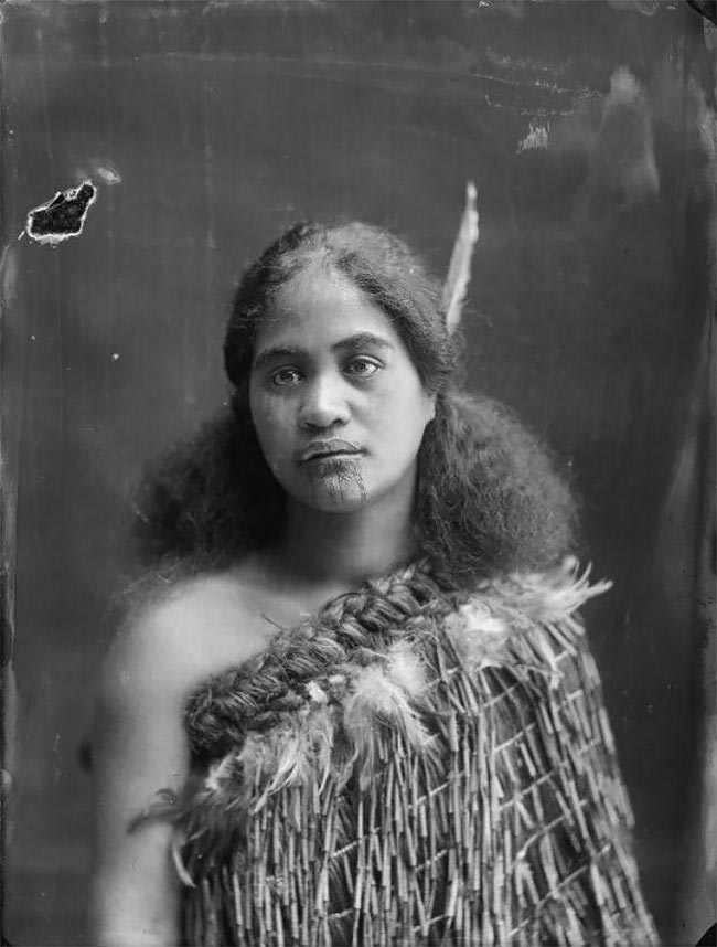 портреты женщин маори, женщины маори с татуировками на подбородках, моко кауаэ