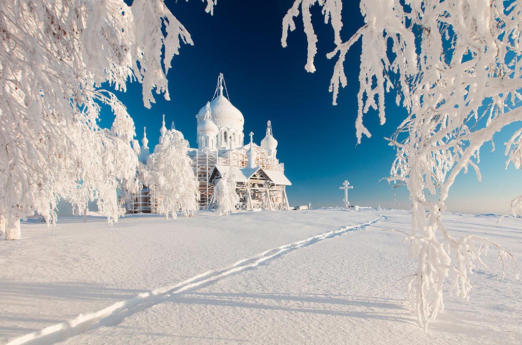описать погоду зима в России на английском 