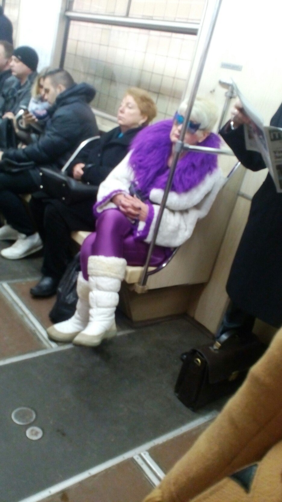 мода петербургского метро, мода метро, модники в транспорте, странные пассажиры метро 