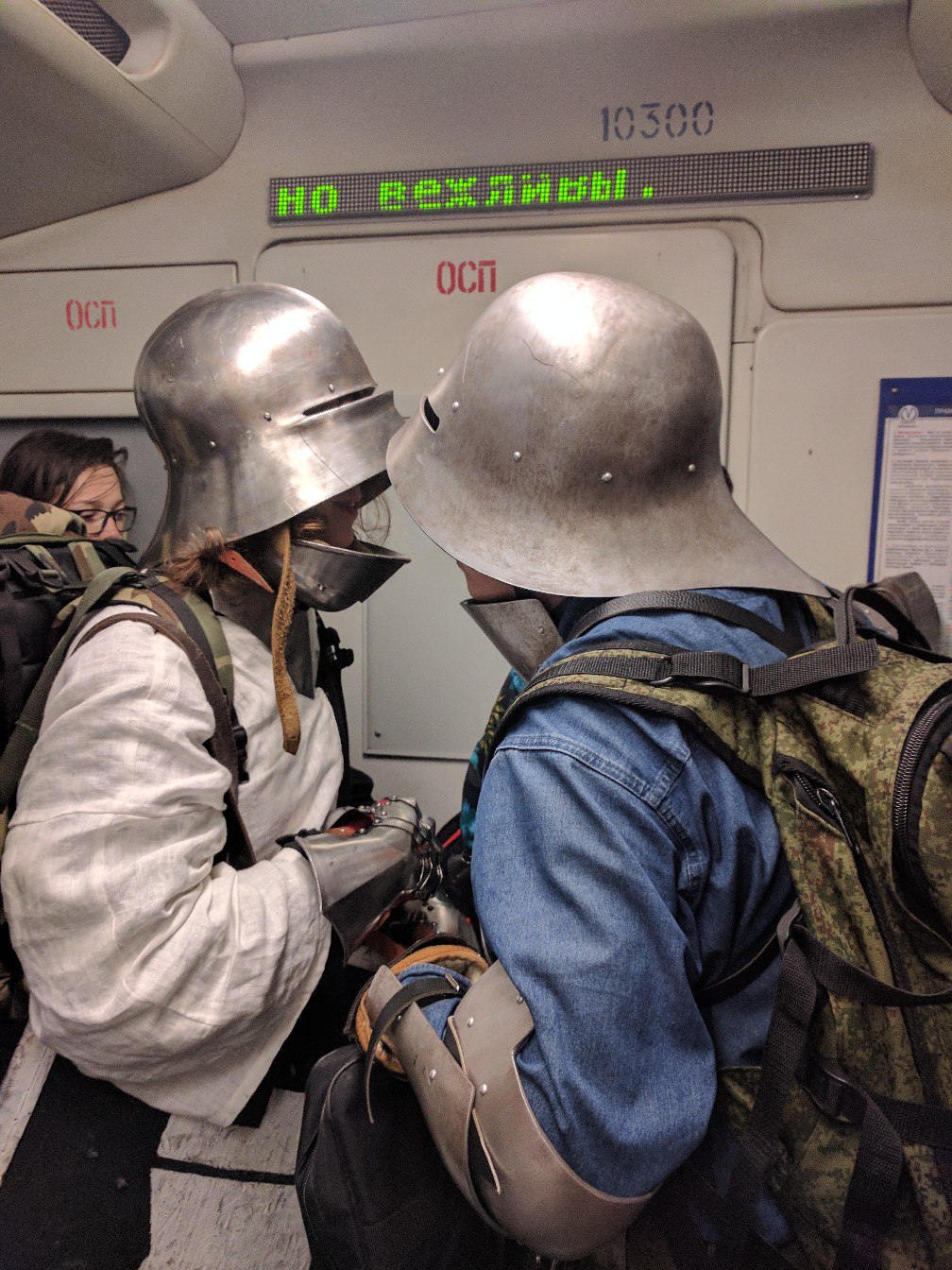 мода петербургского метро, мода метро, модники в транспорте, странные пассажиры метро 