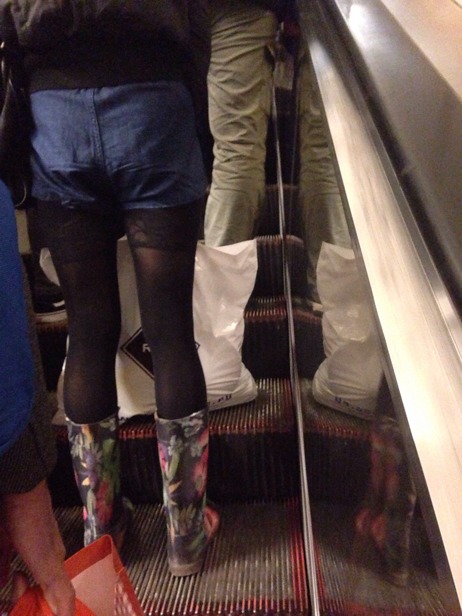 мода петербургского метро, мода метро, модники в транспорте, странные пассажиры метро 