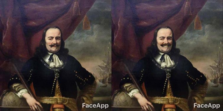 добавил картинам улыбки, добавил статуям улыбку, 