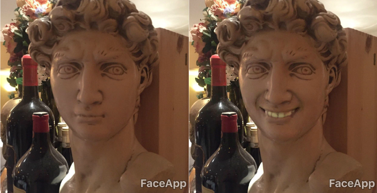 добавил картинам улыбки, добавил статуям улыбку, 