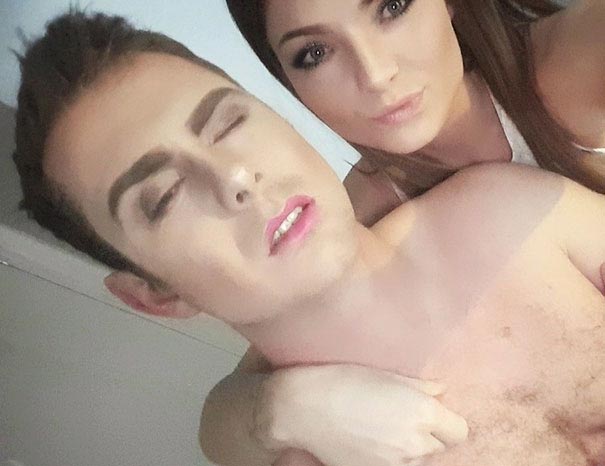 идеальную месть парню, макияж спящему парню, нанесла макияж пока парень спал