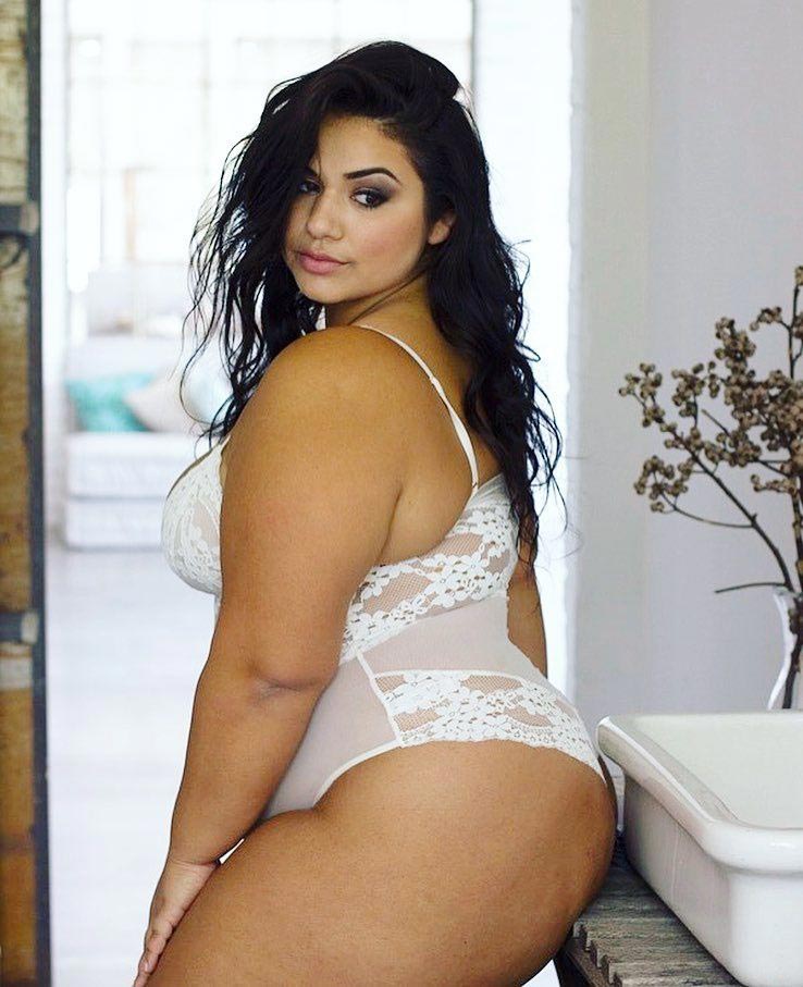 Модель размера плюс воссоздала фотографии Ким Кардашьян, доказав, что все девушки красивы Диана Сирокай, Diana Sirokai, воссоздала фотосессию ким кардашьян, повторила фотосессию ким кардашьян