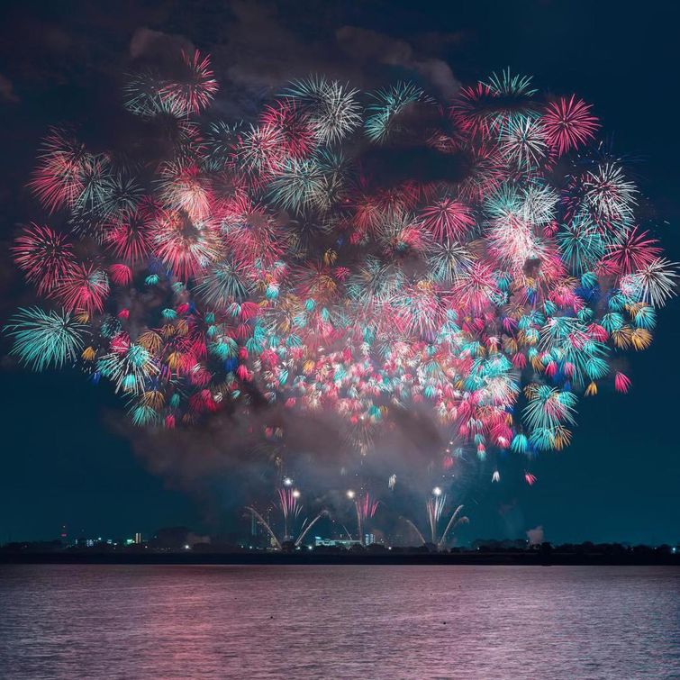 Невероятно красивые фотографии с японского фестиваля фейерверков «Hanabi Taikai» Hanabi Taikai, фейерверк фото, японский фестиваль фейерверков, фестиваль фейерверков в Японии