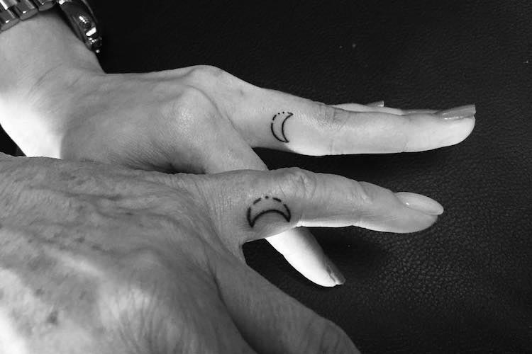 Милые парные татуировки мам и дочерей, доказывающие, что их связь вечна парные тату мам и дочерей, парные татуировки мам и дочек