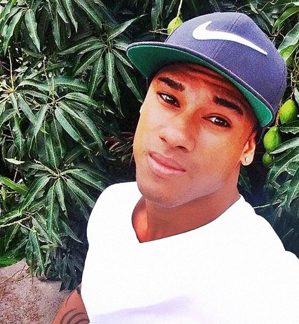 Собака помочилась на спину парня, Хайнце Санчес