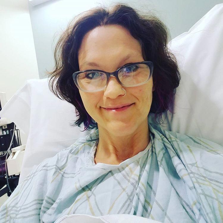 татуировка на женской груди, татуировка после мастэктомии, мастэктомия тату, перекрытие шрамов татуировкой