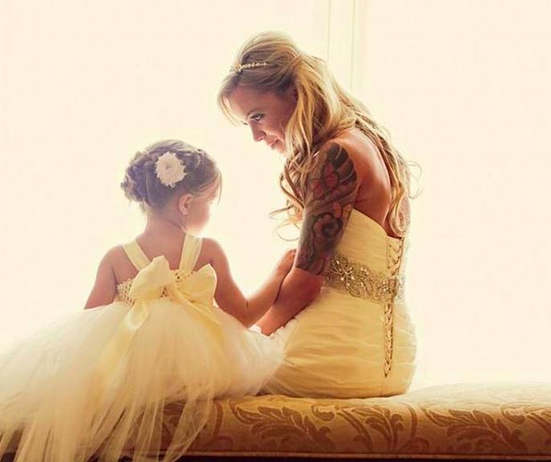 невесты с татуировками, татуированные невесты, татуировки и свадебные платья