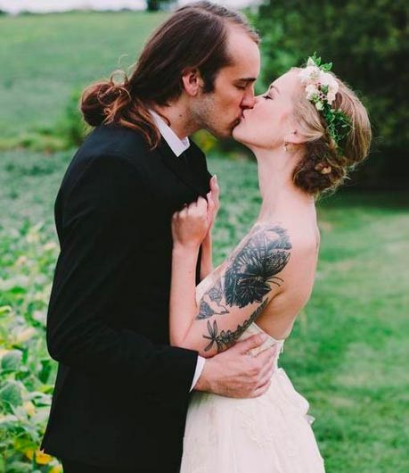 невесты с татуировками, татуированные невесты, татуировки и свадебные платья