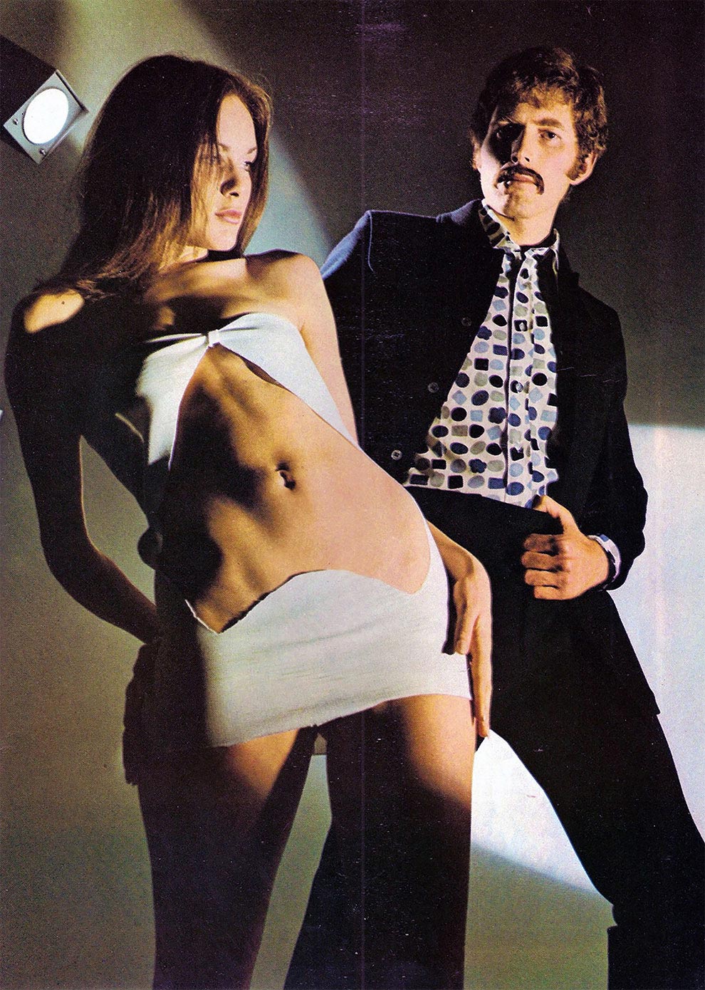 Запредельные мачо из журналов мужской моды 1970-х и их весьма скудно одетые 'подруги' мачо из журналов мужской моды 1970, мужчины мачо из прошлого