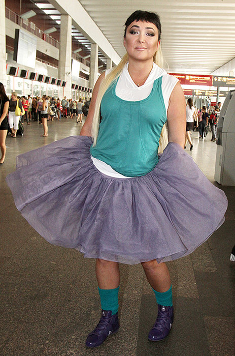 странные образы Лолиты Милявской, нелепые образы Лолиты