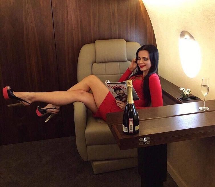 В Москве можно арендовать частный самолет, чтобы просто сфотографироваться для Instagram Private Jet Studio, фотосессия на борту самолёта, фотосессия на борту личного самолёта, личный самолёт в москве