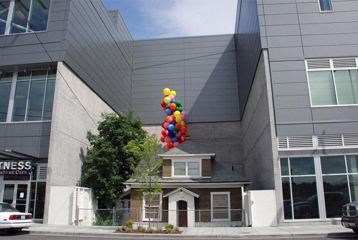 владельцы домов отказавшиеся переезжать, жители домов отказавшиеся их продавать, владельцы домов отказавшиеся покидать