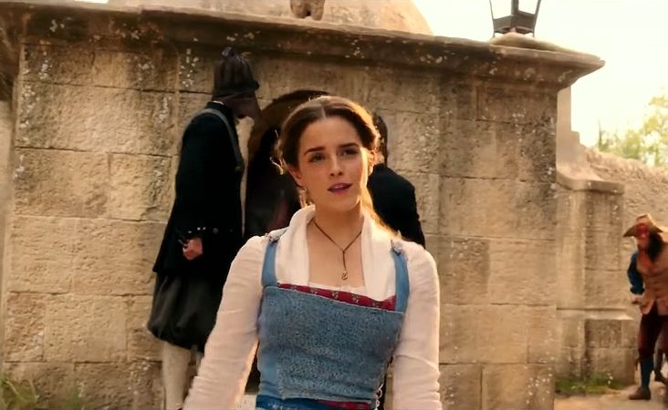 Эмма Уотсон поёт в образе Белль в новом фильме «Красавица и Чудовище» Эмма Уотсон поёт в образе Белль, Эмма Уотсон Белль поёт Красавица и Чудовище