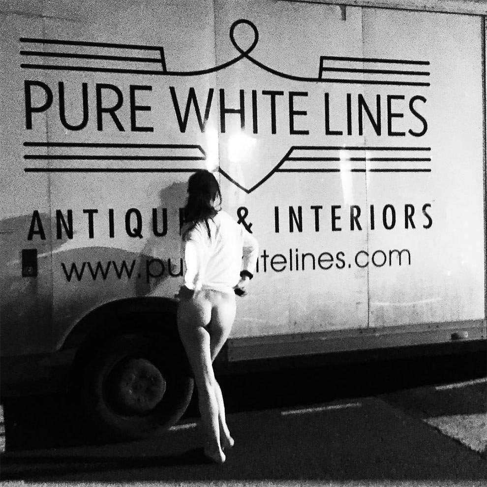 туристы фотографируют свои задницы, туристы фотографируют задницы на фоне природы