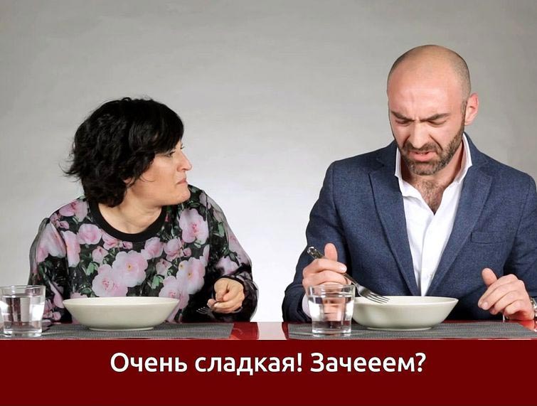 Итальянцы едят русские блюда из макарон