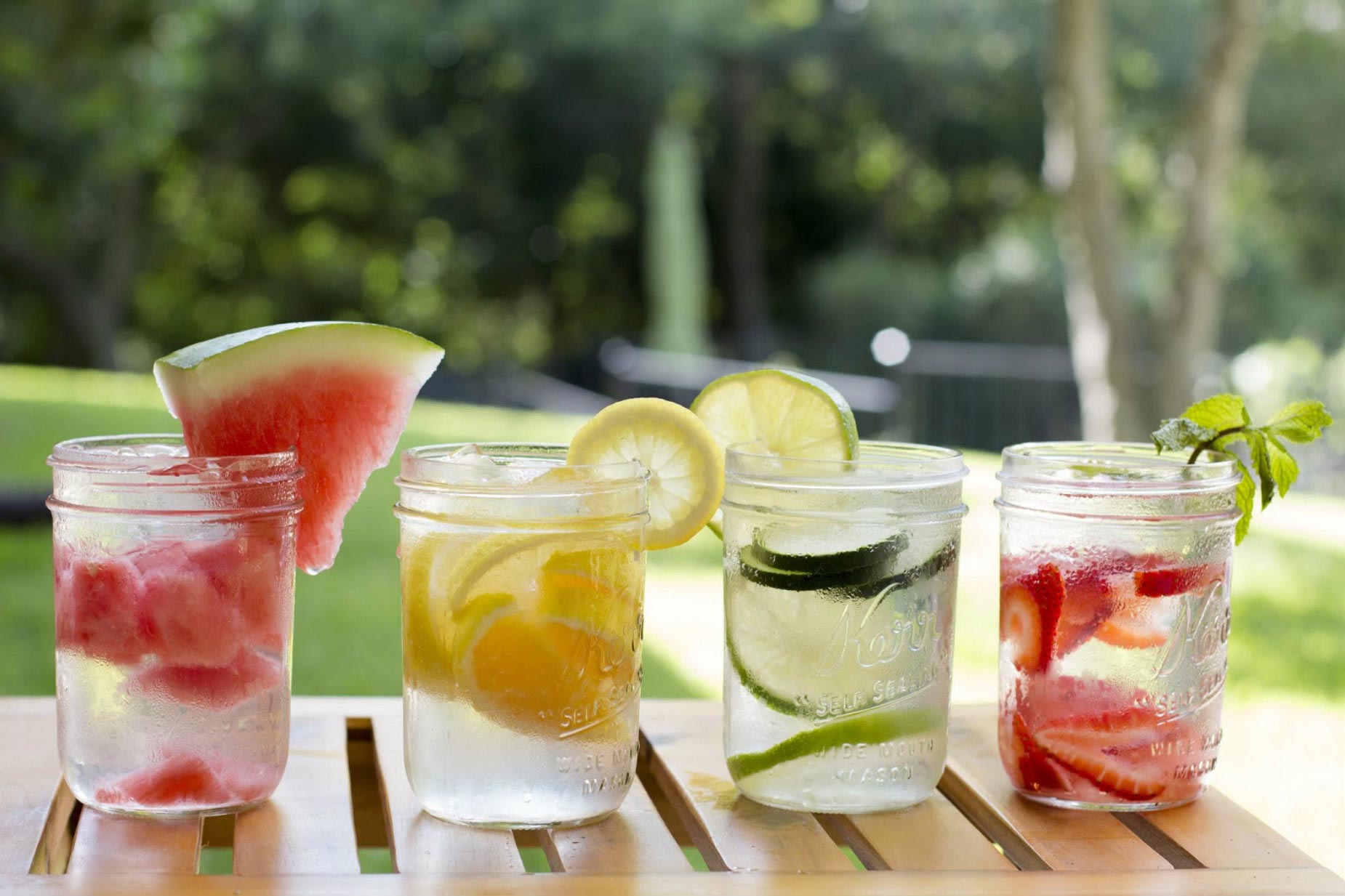 Приготовление фруктовых напитков. Летние напитки. Летние охлаждающие напитки. Напитки в жару. Освежающие летние напитки.